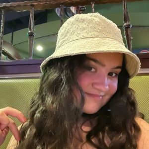 Meet your Posher, Liana